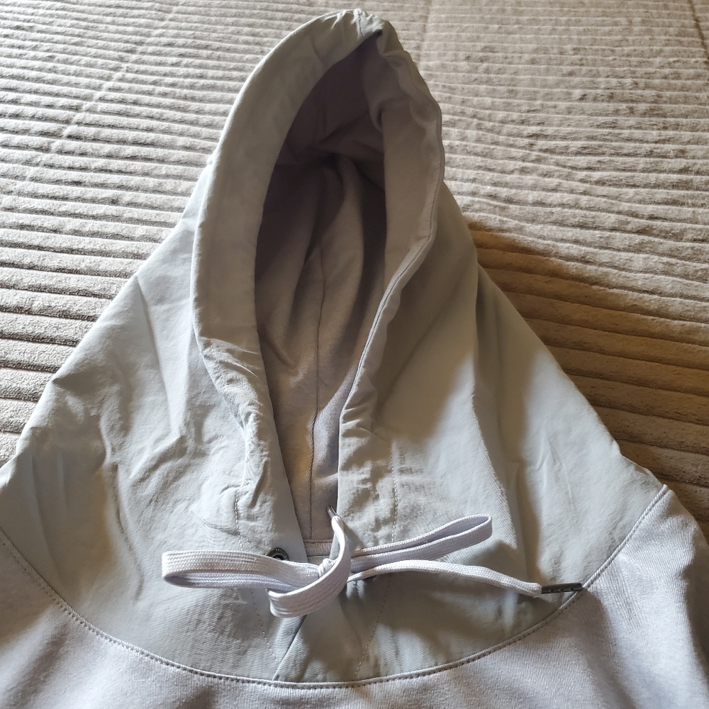 Vuori platinum hoodie New with tags